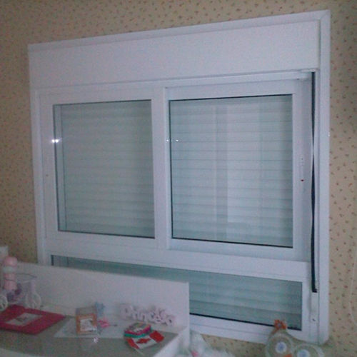 Janela Convencional c/Persiana integrada de correr 2 Folhas c/ peitoril acionamento manual