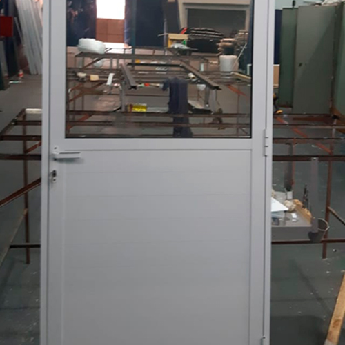 Porta Convencional de giro 1 folha metade lambril metade vidro