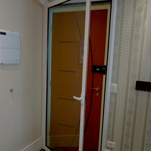 PORTA ACÚSTICA DE GIRO 1 FOLHA C/TRAVARETRATIL SOBREPOSTA